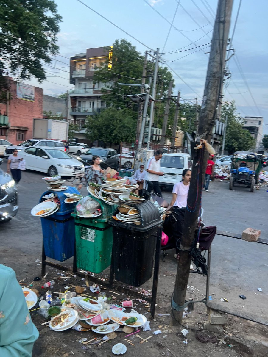 marketsec7pkl's tweet photo. @Sahyog25 @MC_Panchkula @ilovepanchkula @mohitgupta1962 @sanjivoscar @Solutionboxpkl @shdeepa2515 It is the same across the city. Sector 7 market too is no better . 
@Mun83 https://t.co/Wub7cPzg1D