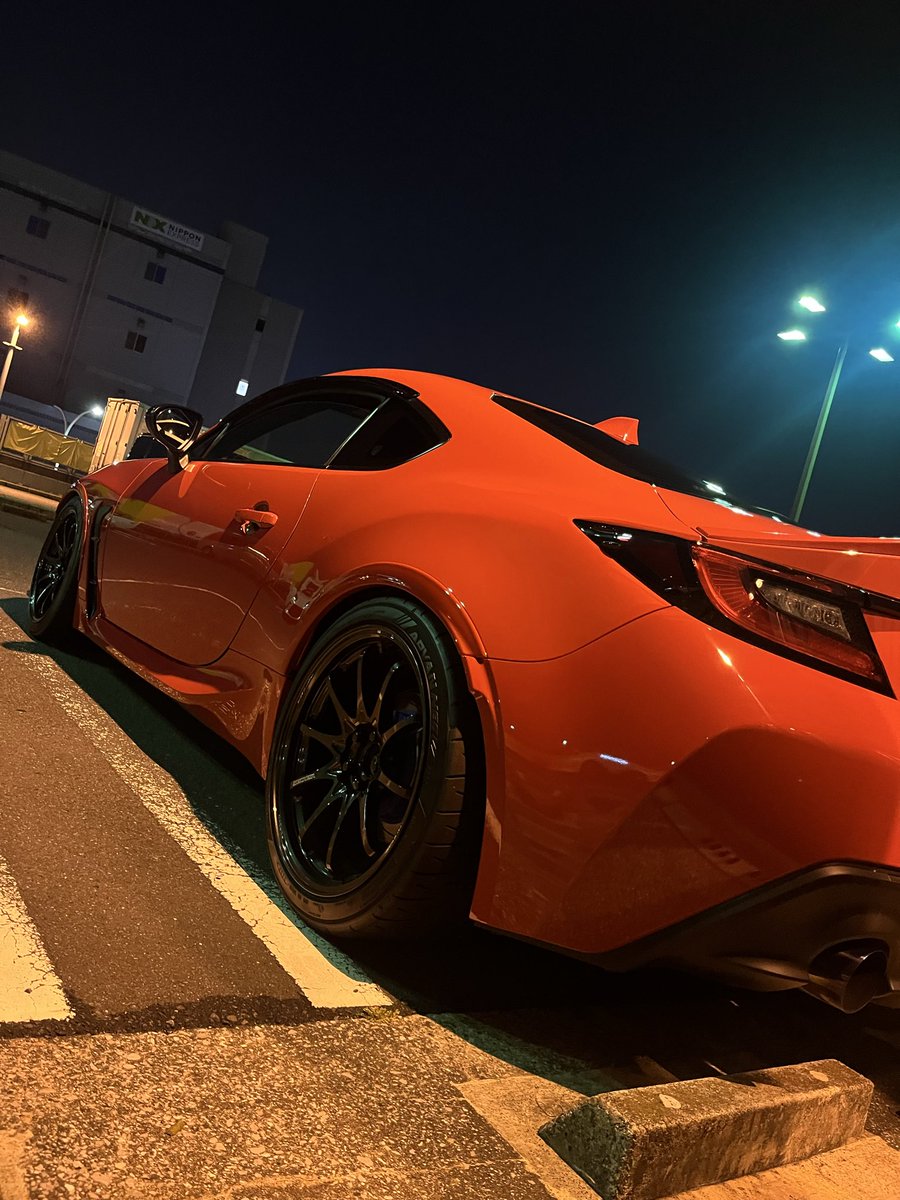yossyns15's tweet photo. #あなたのホイール教えて見た人もやる 

近藤エンジニアリング
RAYS CE28 9.5 ＋43 https://t.co/nGCLCUNB89