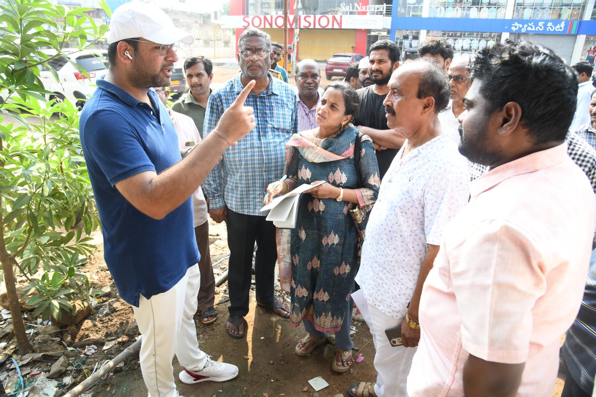 GVMC_VISAKHA's tweet photo. 🚧 Accelerating Infrastructure Development for a Better Visakhapatnam

GVMC Commissioner Ketan Garg inspected the ongoing 100-foot road widening works from Kurmannapalem to Duvvada and directed officials to expedite completion by resolving all pending issues on priority. The Commissioner also reviewed Ravula Cheruvu in Kurmannapalem and instructed officials to prepare proposals for street lighting and beautification works to enhance public convenience and promote sustainable urban development.

Committed to improving connectivity, infrastructure, and quality of life for the citizens of Visakhapatnam.

#gvmc #vizag #kurmannapalem #duvvada #ravulacheruvu

@AndhraPradeshCM 
@Ketangargmickey 
@SwachhBharatGov 
@SwachhaAndhra 
@SwachSurvekshan 
@swachhbharat 
@MoHUA_India 
@AmritMahotsav 
@CDMA_Municipal 
@pibvijayawada