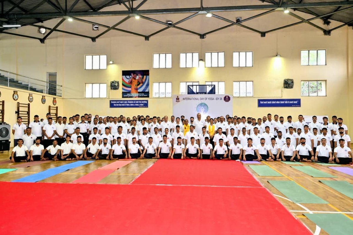 IN_WesternFleet's tweet photo. Yoga in every breath. Strength in every age. 🌿🧘‍♂️

On #InternationalYogaDay2026, personnel of the Western Fleet came together to embrace the timeless practice of yoga—enhancing balance, flexibility, focus, and resilience. More than a path to physical well-being, yoga fosters unity, discipline, and the enduring spirit of those who serve.

With every breath and movement, #TheSwordArm sharpened its resolve, strengthened its bonds, and renewed its commitment to the nation. 🇮🇳⚓

#TheSwordArm #IDY2026  #YogaDay2026 #YogaForOneEarthOneHealth #YogaForWellbeing #BreatheBalanceBelieve 
@indiannavy
@IN_WNC
@DefPROMumbai