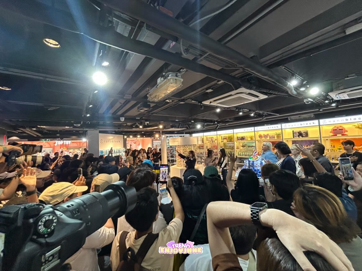 trend_enjoyjune's tweet photo. ความคิดถึงทำงาน♥️ วันนี้พี่ๆเจแลนด์มาหาพี่เอนจอยกับพี่จูนเยอะมากเลย ไม่ว่าจะอยู่ที่ไหนเจแลนด์ก็พร้อมไปกับพี่เอนจอยพี่จูนทุกที่เลยนะคะ🤍🐶🐈‍⬛

ENJOY JUNE SHOP HOP AT SIAM CENTER
#EnjoyJuneFriendofSiamCenter https://t.co/Xt6GPzIAKR