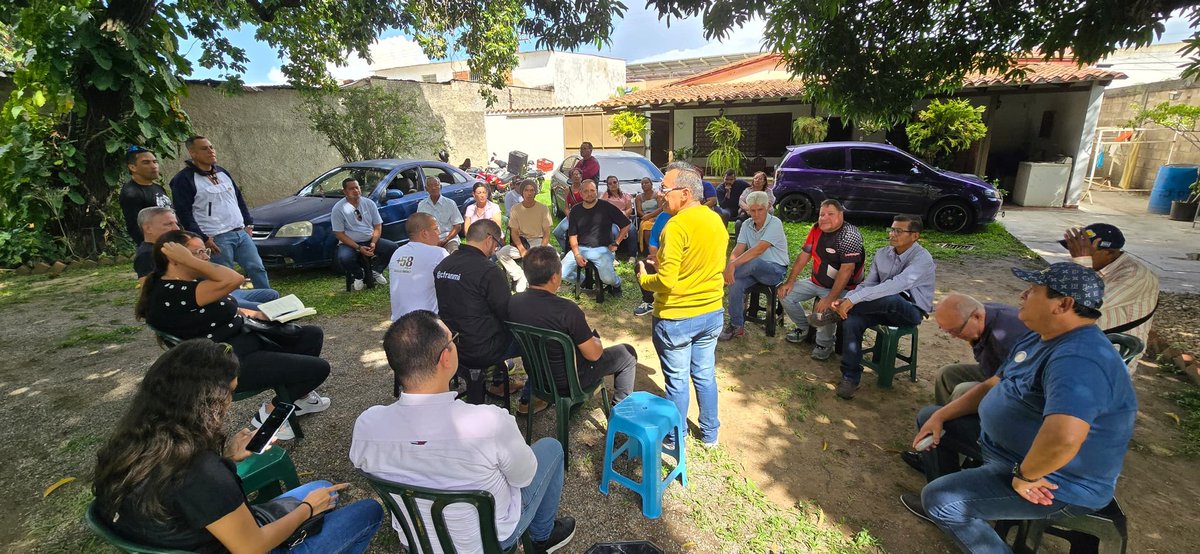 DouglasJimenez's tweet photo. #CARABOBO! Nos reunimos con las parroquias de #GUACARA para llegar allí abajo a las bases, para seguir organizandonos para lo que esta por venir, como la pongan la vamos a batear @ADemocratica esta en todos los rincones del país, democracia y libertad. https://t.co/wrZqR0URkZ
