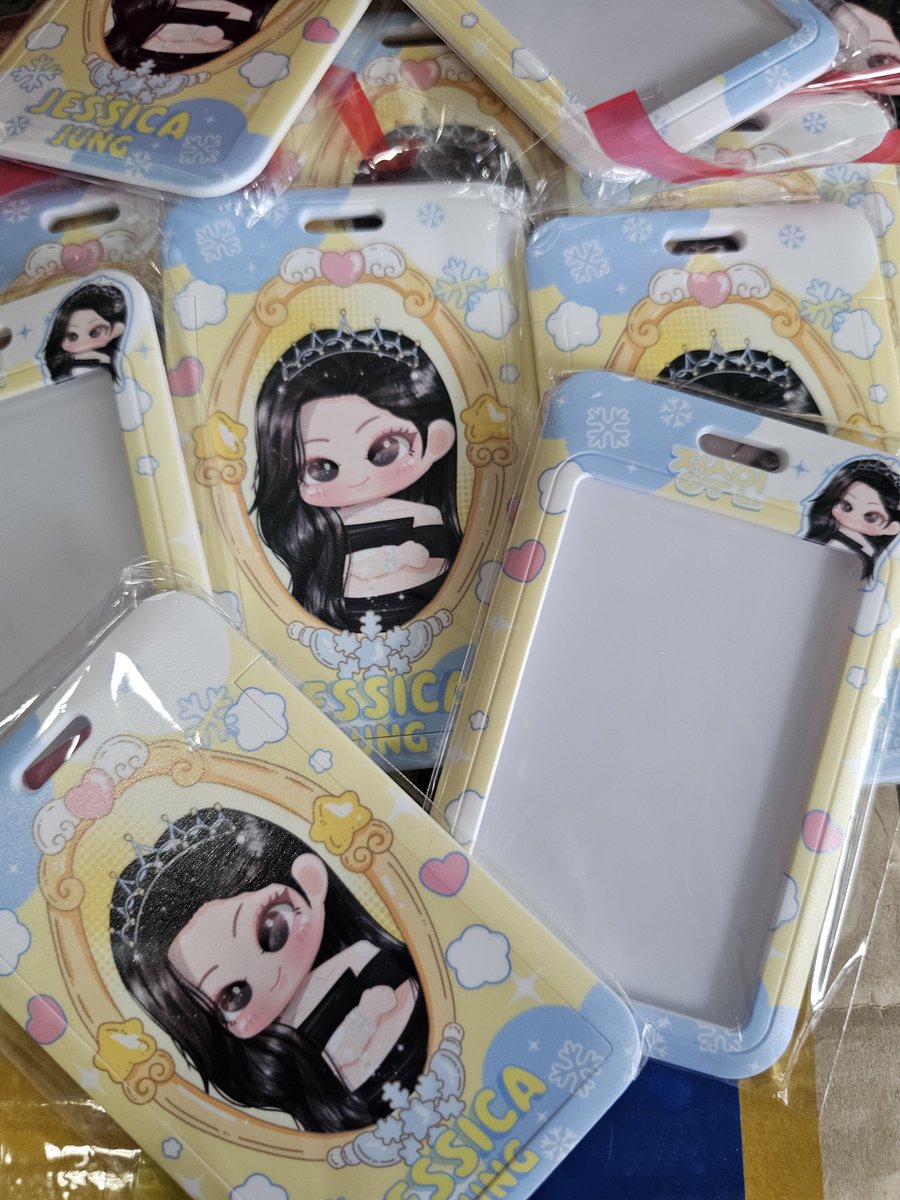 frame18_shop's tweet photo. ☆° 🎀 GIVEAWAY 🎀 °☆

🍀 Card Holder  18ea!!  🍀

❄️Date : 27 June 
🌟Time : TBA
📌Location : MCC Hall, The Mall Ngamwongwan

#JessicaReflectionsinBKK https://t.co/G1AbTbyx4Q