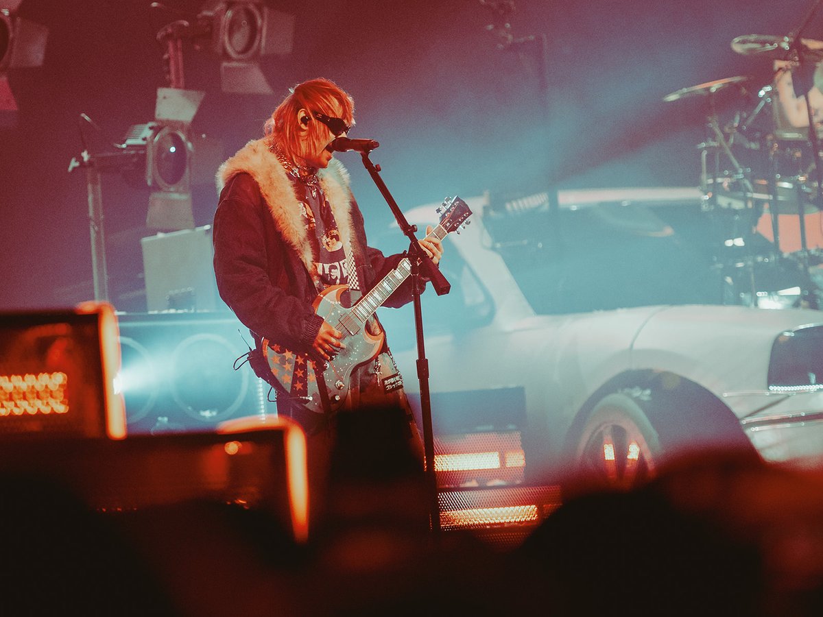 TDColiseum's tweet photo. The calendar says summer. Our camera roll says 5 Seconds of Summer 🌟 https://t.co/hwEuN7nYPJ