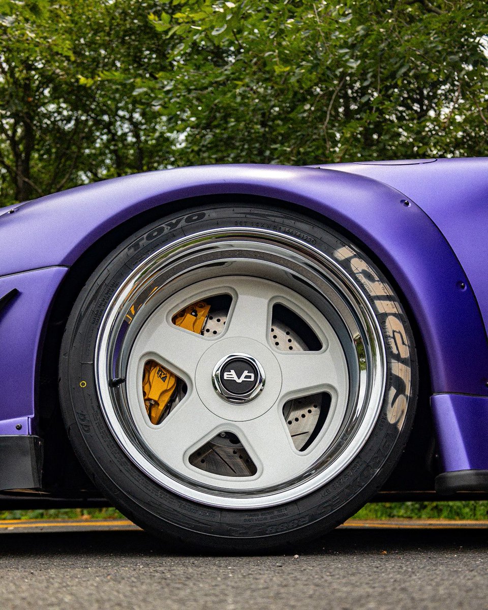 R1Concepts's tweet photo. A dynamic duo 🖤 💜  @rwb_official

#STOPPINGTHEWORLD #R1concepts #teamR1 https://t.co/2ZQzOc3o3Z