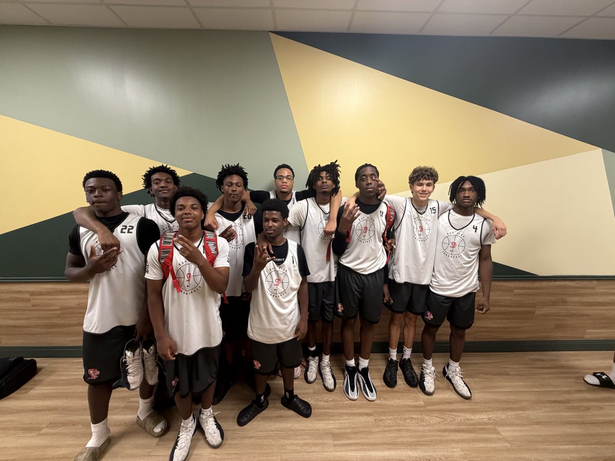 BayTornadoesPC's tweet photo. Tornadoes had a great weekend down at the villages.  Finished the weekend 4-0 🌪️🏀.  Happy Father’s Day! https://t.co/sYm9qFyP32