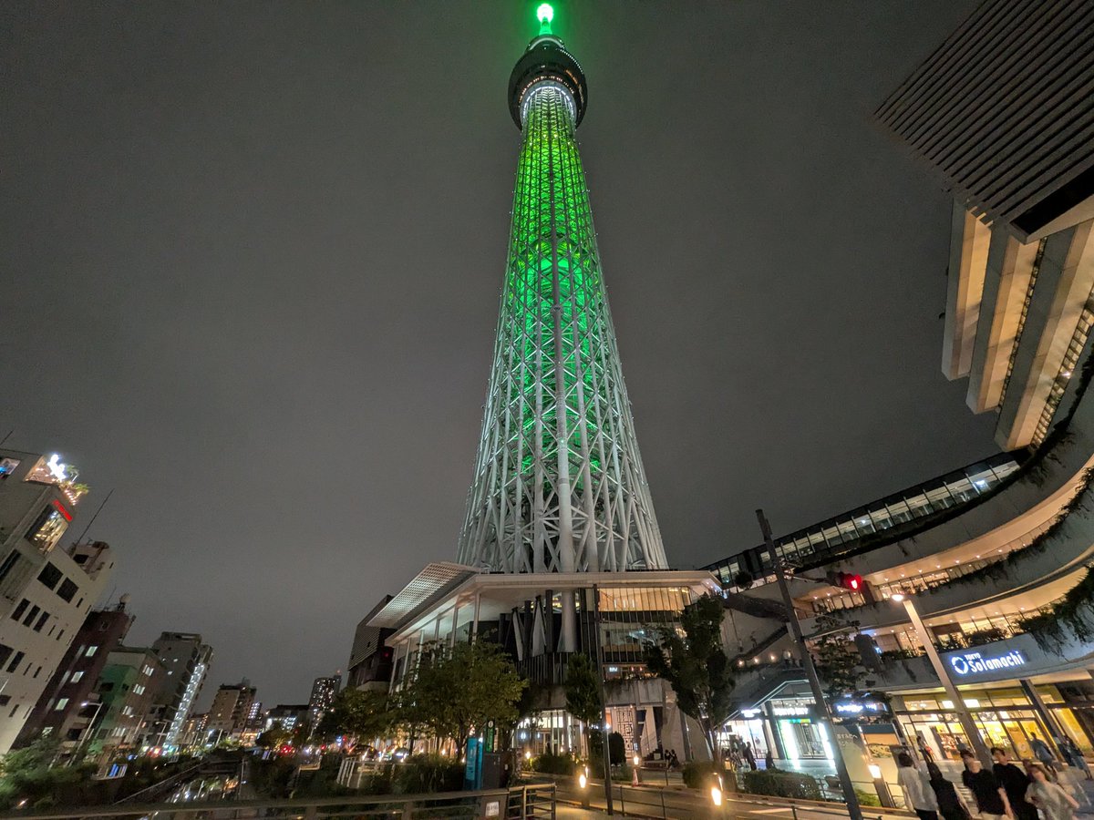 gutisann's tweet photo. メロン買って、大仏登って、スカイツリー見た1日。 https://t.co/vFUXJspd2M