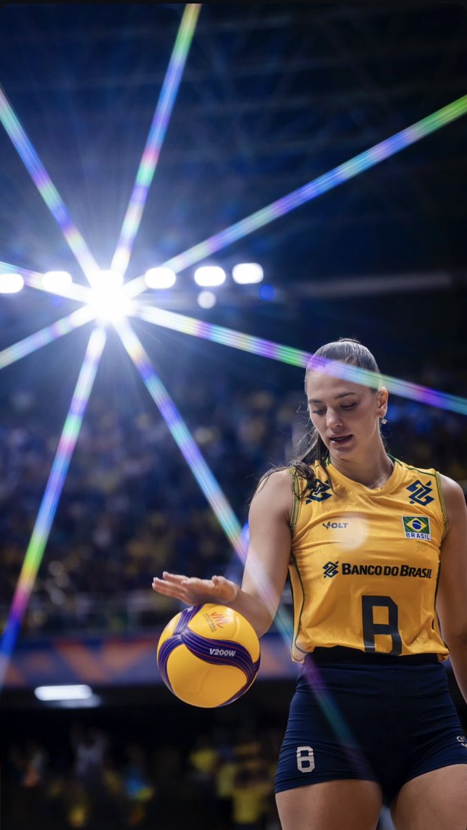 juliaakudiesss's tweet photo. Triste pela derrota,mas honrada por vestir essa camisa 🇧🇷💛 https://t.co/lf1vPkQYiZ
