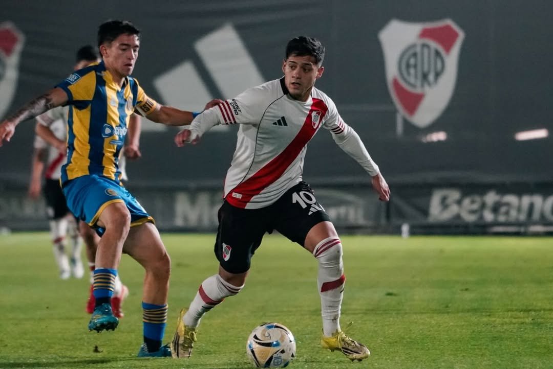 RodryavalosRP's tweet photo. 🚨 Día y horario para los cuartos de final de la reserva.

📅 Los pibes de #River se enfrentarán a Lanús el próximo sábado a las 12 en River Camp.

🔜 De avanzar de ronda, su rival saldrá del duelo entre Boca y Atlético Tucumán. https://t.co/BlwzpG49Sw