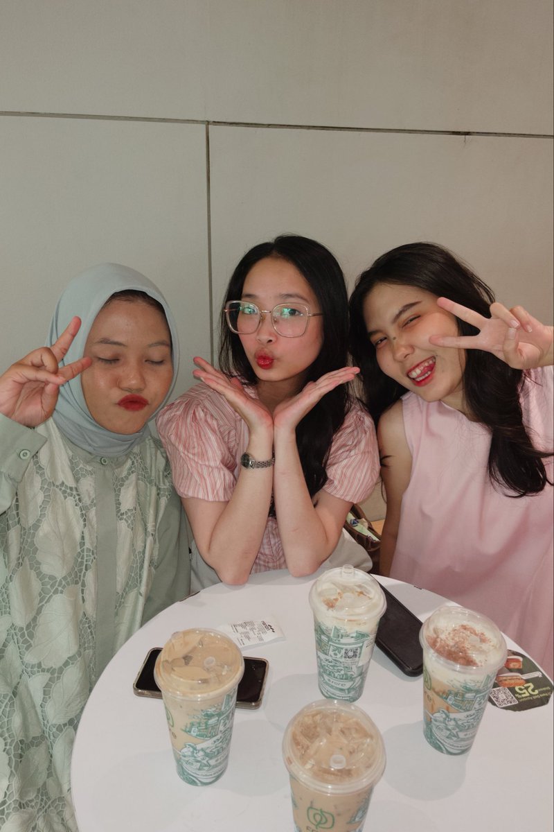 VanessaRibka's tweet photo. selain baju gua yg gemash, kita juga gemash. ya kali 🤙🏻￼😛 https://t.co/dX6UlyReQW