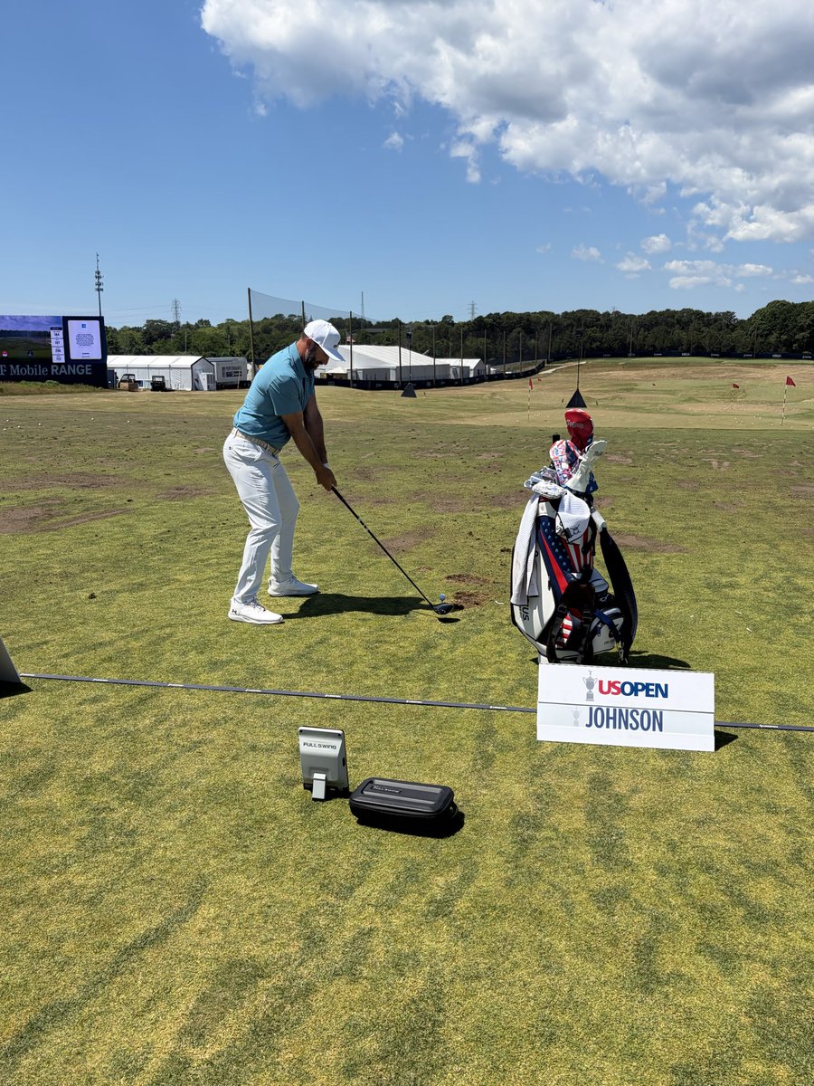 FullSwingGolf's tweet photo. Sunday at the U.S. Open. ⛳️

Dustin Johnson putting in the work on the range with his Full Swing KIT before the final round. https://t.co/vjE8k61BGJ