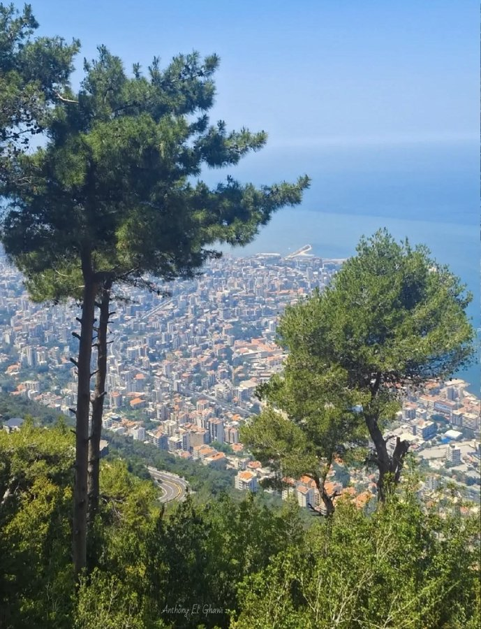 Manbaelhuria's tweet photo. من صخر جبالك لـ موج بحرك كل شبر فيك بيحكي قصة صمود وجمال🌊 #لبنان_الجميل #أرز_لبنان https://t.co/9mib4nu5DH