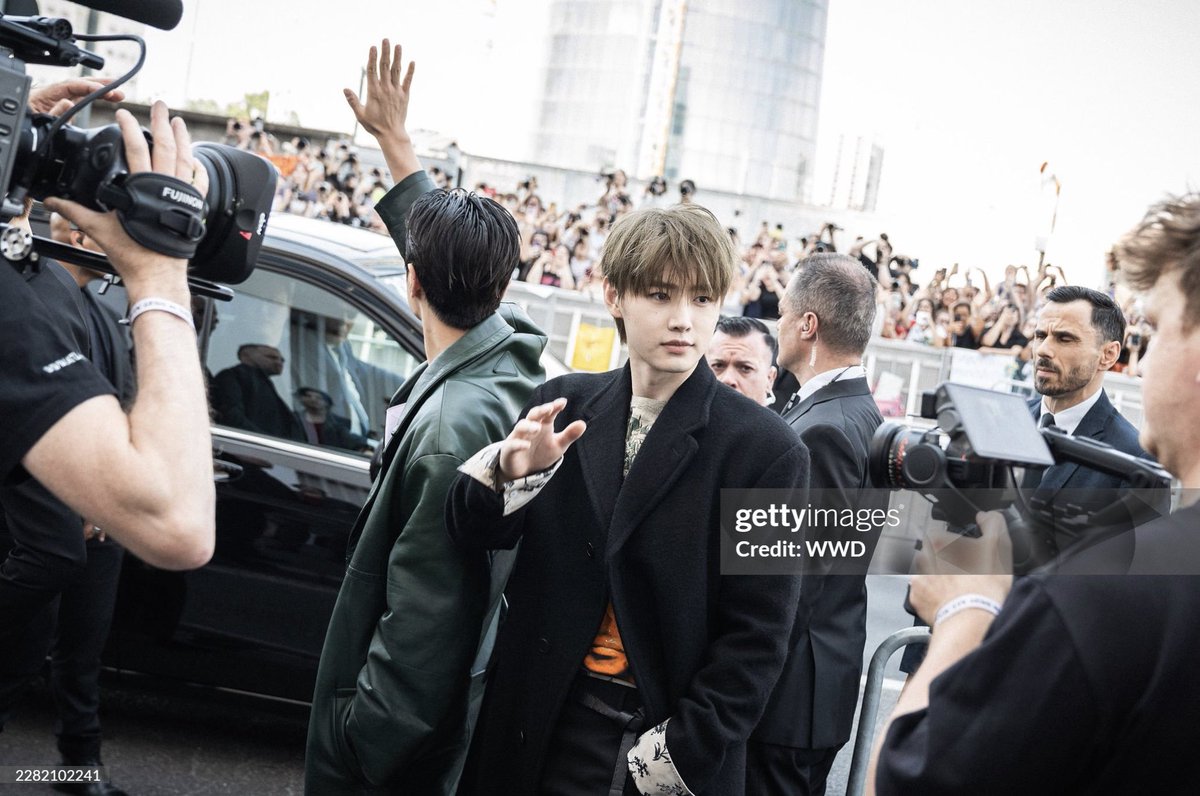 PSHGlobalTeam's tweet photo. [PHOTO] 260621

#SUNGHOON’s Getty Images @ #PradaSS27 Men’s Fashion Show (1/3)

THE VAMPIRES WEAR PRADA
#PRADAxENHYPEN #ENHYPENonPradaSS27
#엔하이픈_성훈 #ENHYPEN_SUNGHOON
#성훈 @ENHYPEN_members @ENHYPEN https://t.co/VY9A2afDE6