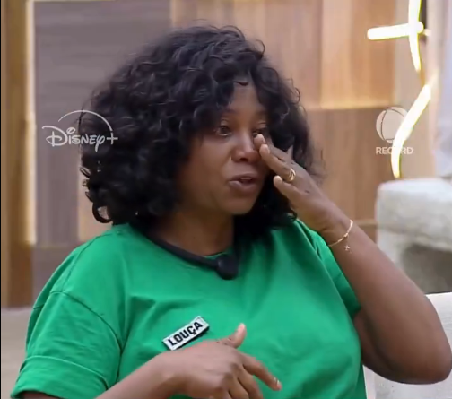 Rackys's tweet photo. #CasaDoPatrão Mas tem que ser MUITO BURRO, assistir com o olho do cu o programa para afirmar que Sheila escolheu Vivão, ou que Sheila quer atacar o Matheus e seus aliados...

Sério, gente! Ou fumaram erva estragada ou estão caindo em papinho de adversário... Ela NÃO QUER LEVAR O VIVÃO PARA A FINAL. Ela quer dar corda para ele se enforcar. Ela quer que ele se comprometa com as próprias atitudes e mostre ao público quem realmente é. Tudo o que ela fala sobre ele já está claro para quem acompanha o jogo. Não há novidade alguma nisso!

Ela já deixou claro que quer os 6 aliados dela na final... VOCÊS SE PASSAM MUITO, CARA!!! Parem de ser burros!!!!!!! Que agonia...

Ver pessoas que torcem por Sheila ainda não conseguirem ler suas movimentações é de cair o cu da bunda, francamente!

A mulher botou o Matheus e a Mari como prioridade dela EM TODAS AS DINÂMICAS... é óbvio que ela se chateia! Curioso é que ela falou sofre isso esses dias... que até pensou em desistir, porque as pessoas julgam demais o jogo dela... 

E VOCÊS ESTÃO FAZENDO O MESMO AQUI FORA, CARALHO!!!!