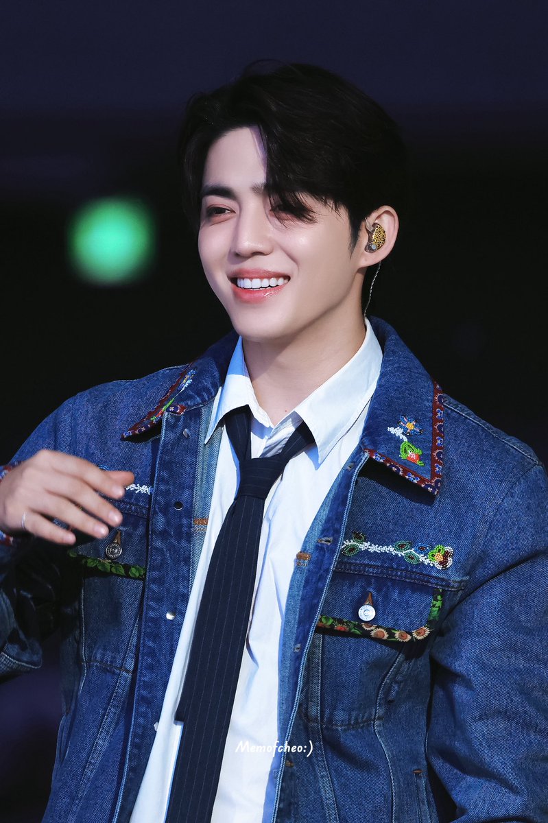 Memofcheol's tweet photo. 260621 10TH CARATLAND 

🫶🏻

#SCOUPS #에스쿱스 #エスクプス 
#승철 #최승철 
#세븐틴 #SEVENTEEN
#CARATLAND https://t.co/D4QIParMKb