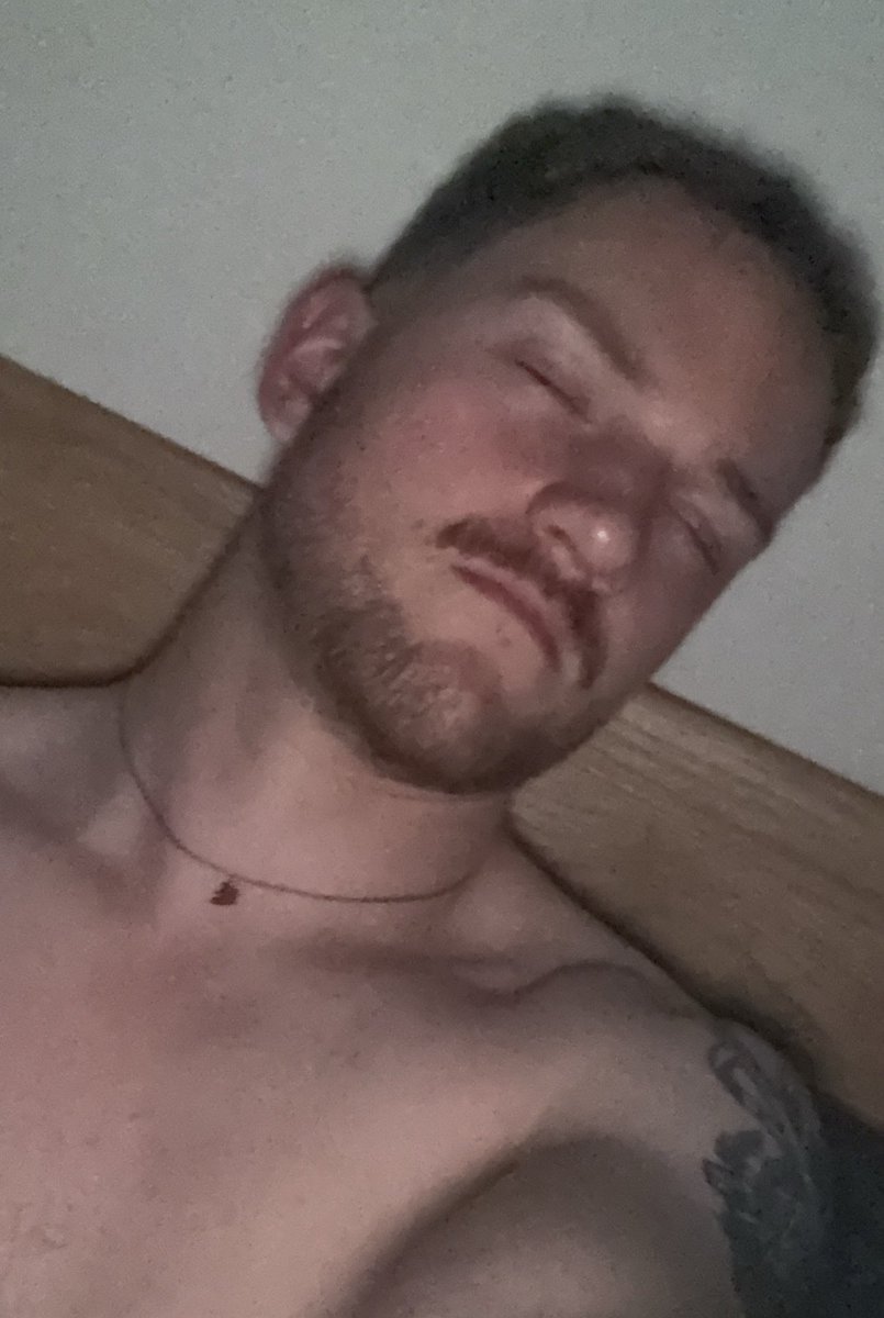_nickwick's tweet photo. jongens ik ben niet gemaakt voor dit soort temperaturen hoe overleven jullie dit https://t.co/IrPTOJbnFU