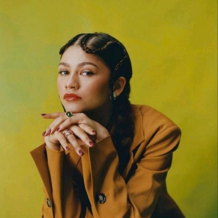 zenssdayaa's tweet photo. She has never once had a bad photo shoot https://t.co/DWbT8WEycS