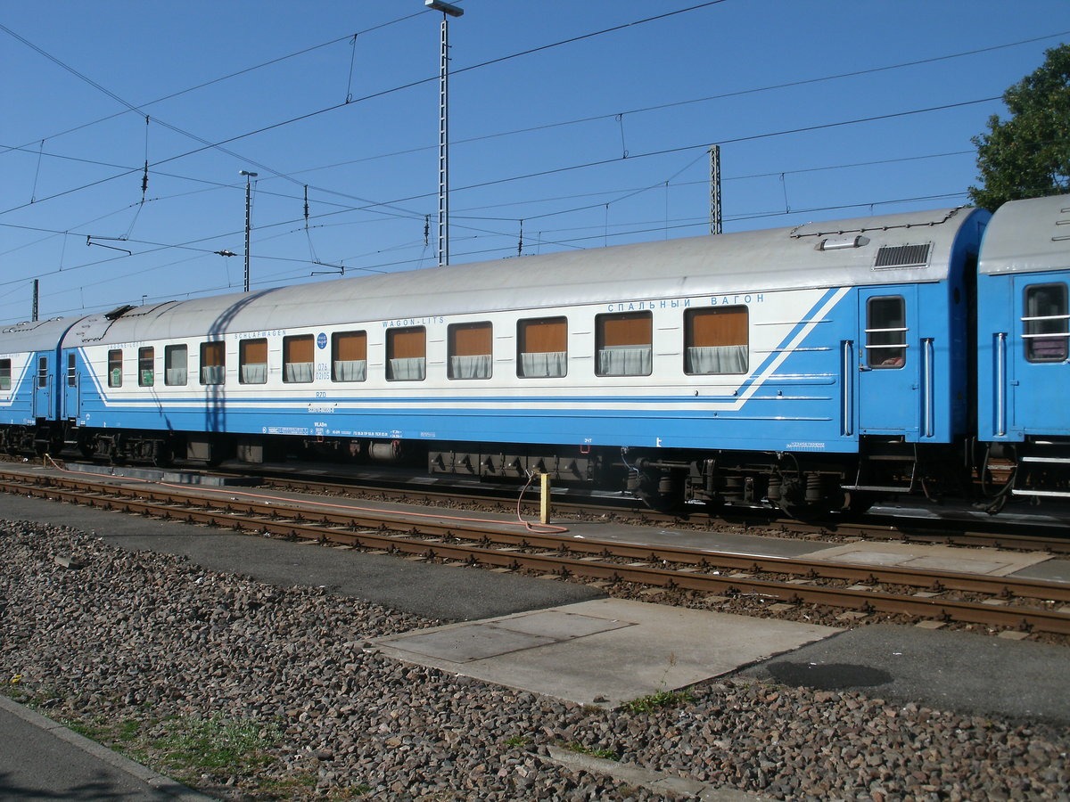 InterCity0225's tweet photo. ロシア国鉄って客車の塗装のバリエーションいっぱいあるよな～と思いながら色々見ていたら見つけた、JR四国すぎる客車。Saratov Expressという名前でベルリンまで来ていたらしい。
あまりにも四国すぎて、EF210牽引の偽瀬戸が爆誕してしまった。
285系？知らない子ですね… https://t.co/oBaXnwfaJE