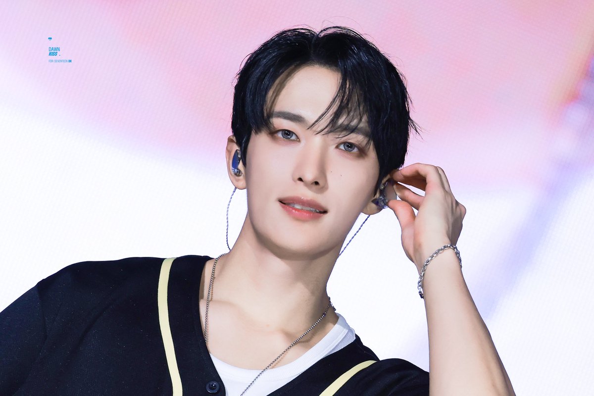 DawnKiss97218's tweet photo. 260621 Caratland HD  

🫶

#SEVENTEEN #DK #도겸 
#이석민 #ドギョム
@pledis_17 https://t.co/atCK9iIkow