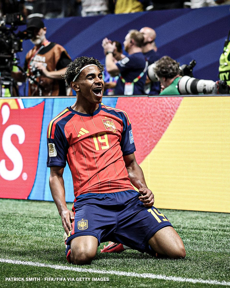 espn's tweet photo. Spain were in the midst of a 294 minute scoreless streak in the World Cup, the team's longest in its World Cup history.

Up came Lamine Yamal starting in his first-ever World Cup match to end the streak for his country 🙏 https://t.co/6rBWH1p3ia