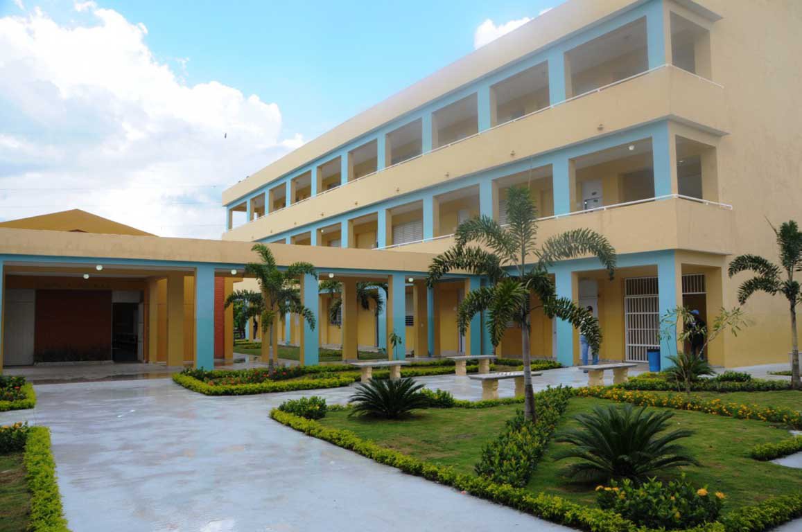 JuyoeliD's tweet photo. 📍 Provincia Peravia 

Municipio: Baní

Nombre: Centro Educativo Del Nivel Primario Manuel De Jesús Perelló Báez (Básica Santa Rosa), en el Sector Santa Rosa

Cantidad de aulas: 28

Estudiantes beneficiarios: 945.

#PeraviaEsPLD
#ConElPLDSeVivíaMejor https://t.co/ESEkC5shFY
