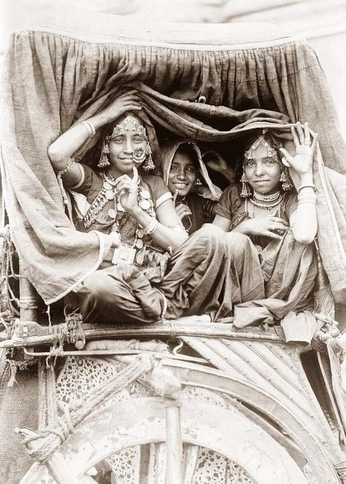 GemsOfINDOLOGY's tweet photo. British officials saw Indian women walking freely in public markets.

They wrote one word in their reports: prostitutes.

Not because of evidence. Because free women didn't exist in their world.

Look at these faces. Do they look like what the British called them?

So next time someone loosely calls a woman a Nautch girl or a dancing girl, resist and interrogate.