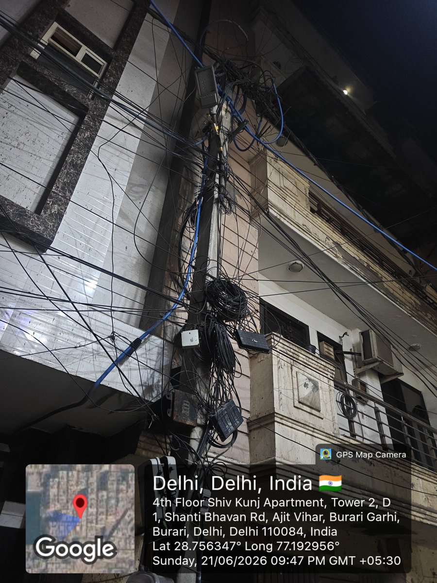 DelhiReports's tweet photo. @tatapower_ddl @Dillisocial @tatapower_ddl 
Shame on you #TataPower for your fake statement
Your functional light is looking of now as you can see in the video and picture. Do your work honestly except fake statement.
@gupta_rekha @BURARIKEJANTA https://t.co/p0OT3ayyxK