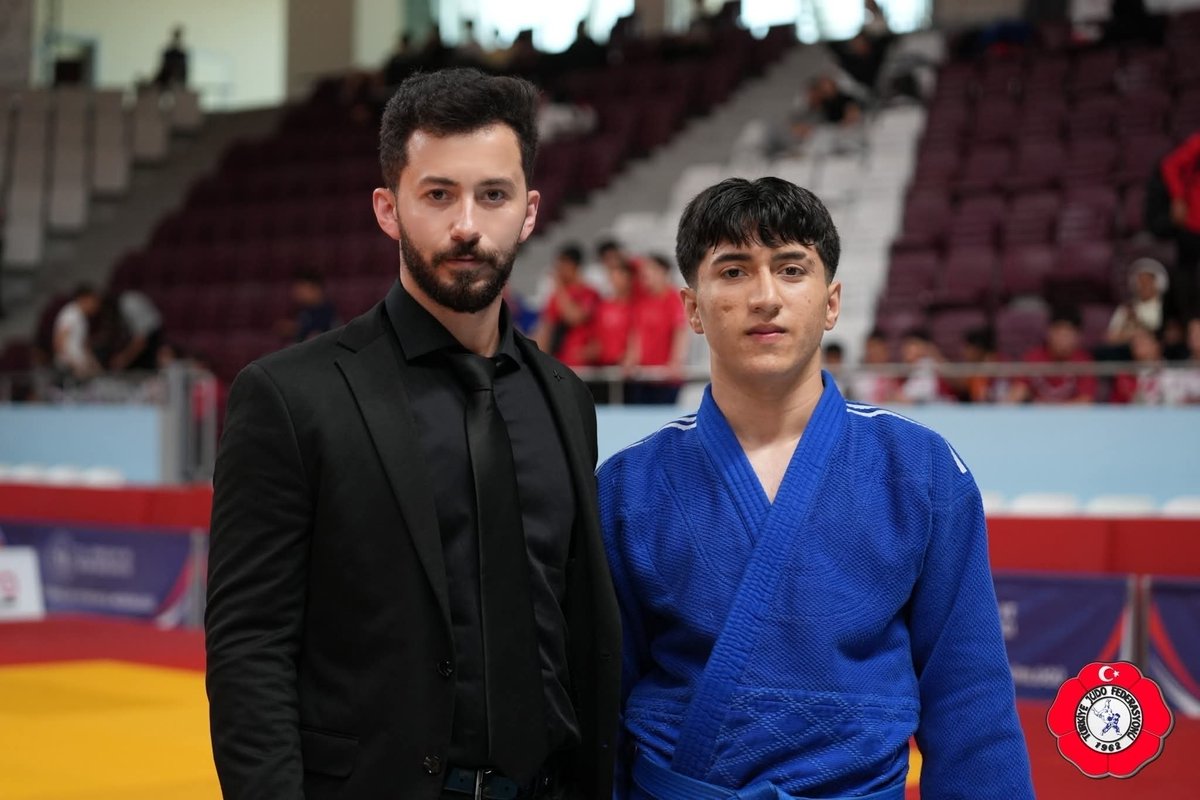 RaviMehmet's tweet photo. https://t.co/6WnYm0H3FR🥋🇹🇷  

19-21 Haziran Tarihleri Arasında Hatayda Düzenlenen Yıldızlar Judo Türkiye Şampiyonasında
Sporcum Ebubekir yıldırım 73 kg da Türkiye https://t.co/5kZc1mNieo olmuştur Kocaelide yapılıcak düzenlenecek olan Yıldızlar Avrupa Kupasında yarışacaktır🥋🇹🇷 https://t.co/lQZB7npISY