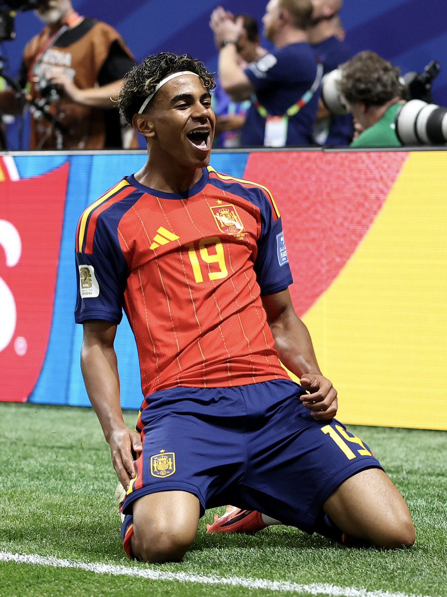 FIFAWorldCup's tweet photo. Lamine Yamal scores his first World Cup goal 🇪🇸💫

#FIFAWorldCup https://t.co/zb8u2y6NEK
