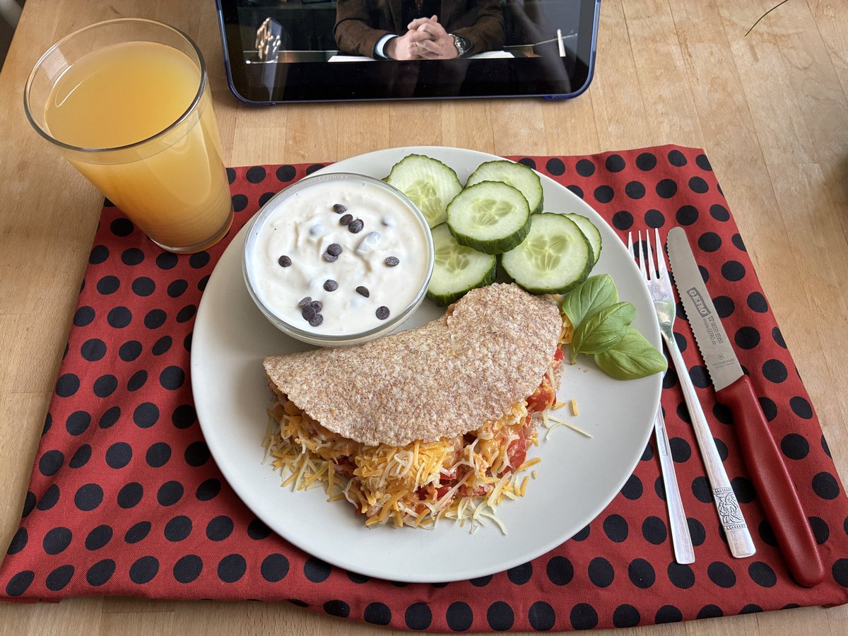 kwkatiwe's tweet photo. Lecker war’s. 😋 #Abendbrot #ResteEssen https://t.co/YNI9QoKWq0