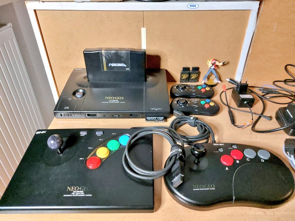 nuclearnightmar's tweet photo. Schönen #SNKSunday euch allen!
Habe gestern den ultimativen #NeoGeo mit Multibios, #NeoSD Flashcard, #8bitdo Wireless Controller, Arcadesticks mit Sanwa Buttons und FRAM Memory Card per Abholung in Hamburg gekauft ❤️
#retrogaming https://t.co/aI84sJHOPp