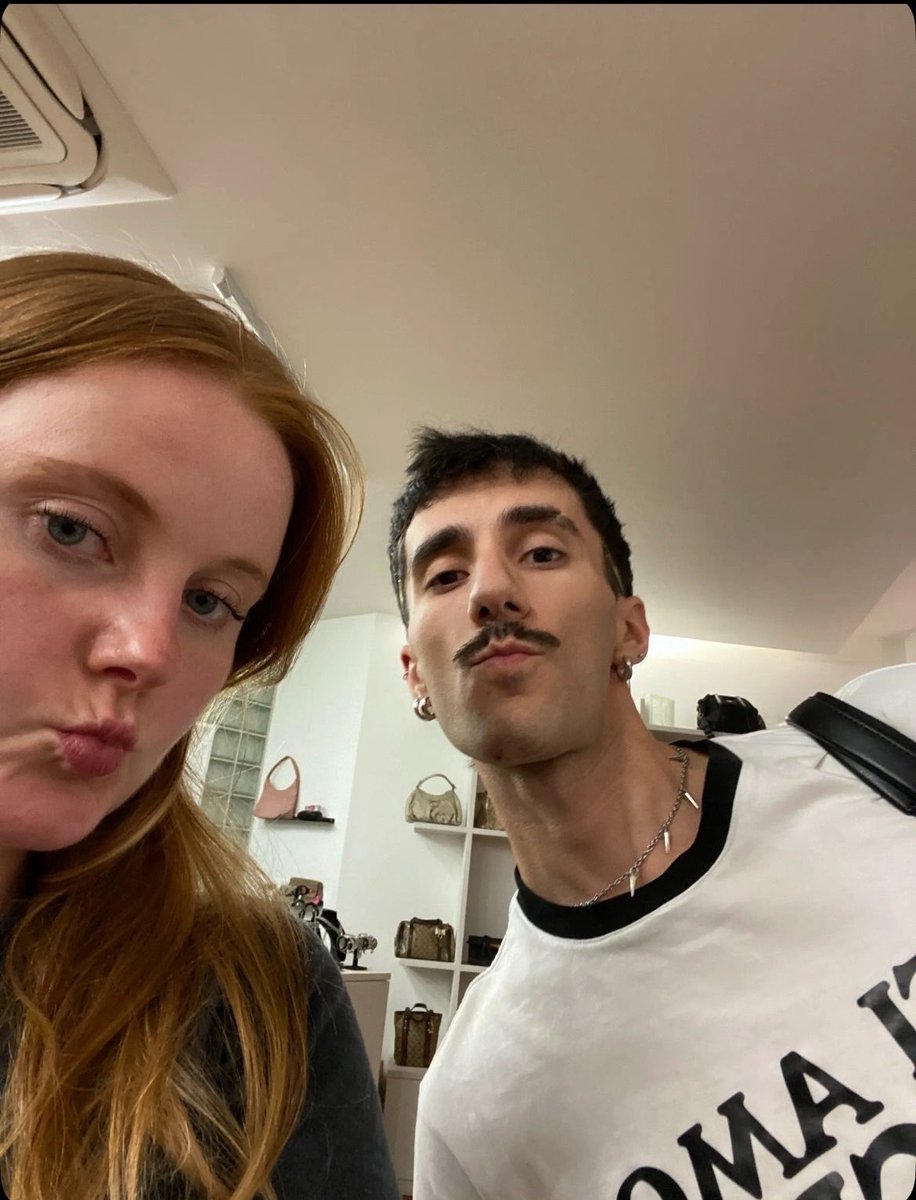 Oleno_'s tweet photo. Bestied so hard we share the same therapist #LGBTQIAPrideSupportsTheLeft https://t.co/JgRmtI0GMX