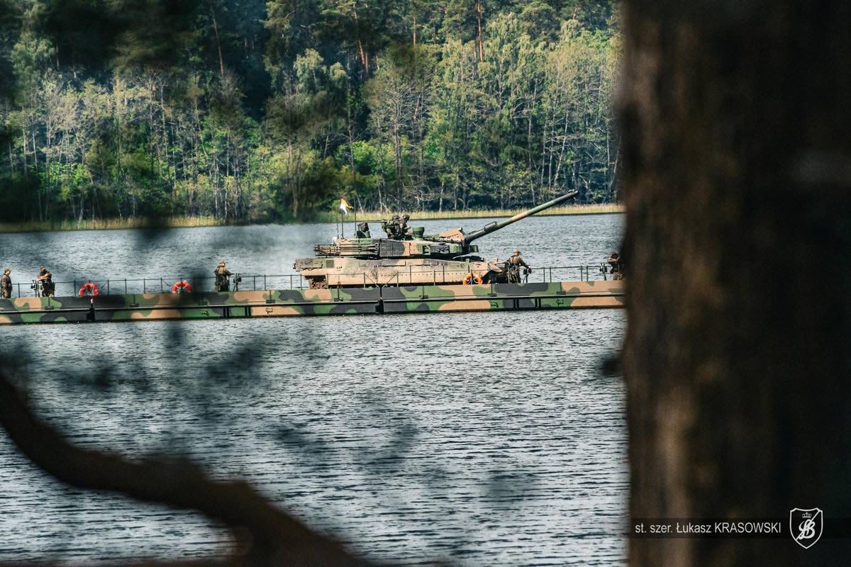 TheGreyPatriot_'s tweet photo. 🇵🇱 Today's river crossing training of our troops from 9th Braniewska Armored Cavalry Brigade on our new K2GF tanks.
#Poland #Polska #Today #Military #Army #Training #Tactical #Combat #K2GF #Korea #Korean #ROK #Engineers #River https://t.co/83PgBwe403