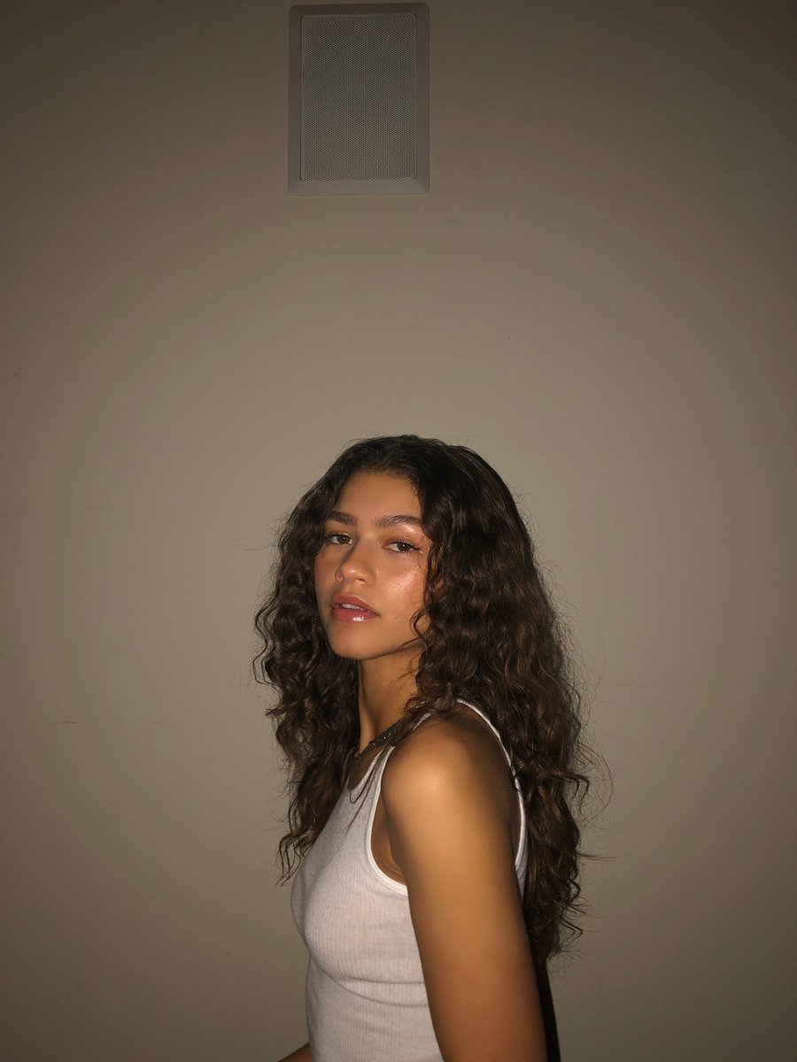 greta_simp_'s tweet photo. Looking for a zendaya goonbuddy https://t.co/sdUEsxWafN