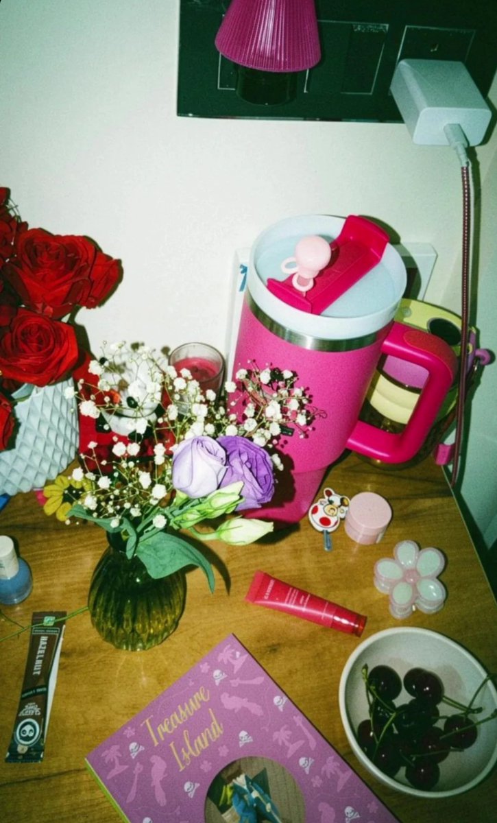 MissGaneshh's tweet photo. little reminder: you deserve flowers too. https://t.co/T9kaTzeZCQ