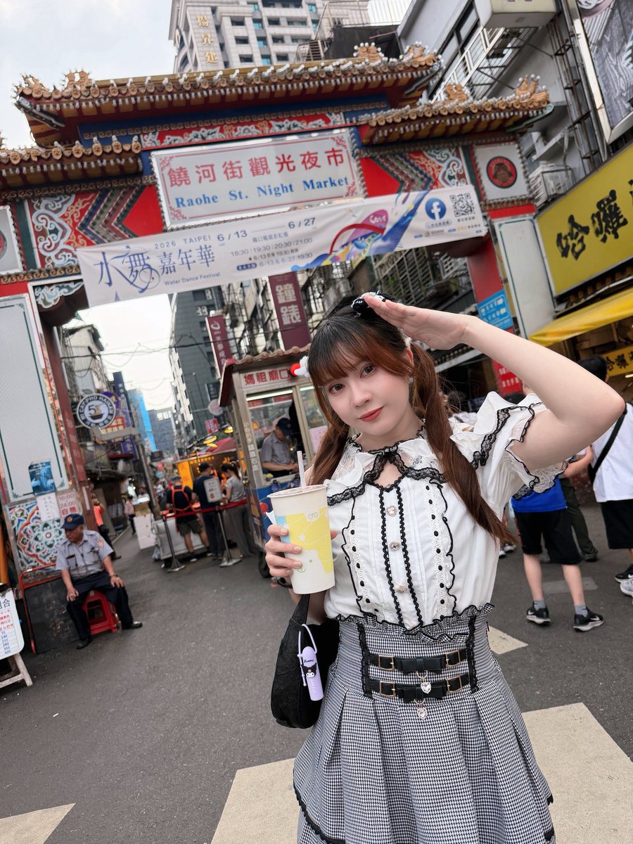 haruki_lien's tweet photo. 饒河夜市で太鼓の達人のどんちゃん見つけた〜！💗
子ども用のゲーム機って初めて見たんだけど、可愛すぎて思わず写真撮っちゃった🥹✨ https://t.co/4YrBW4lRUJ