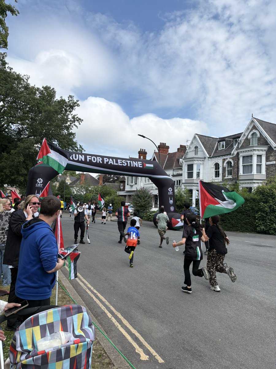HullMichelle75's tweet photo. Visited the local #RunforPalestine for the second year running. Brilliant atmosphere and so lovely to see everyone from the community involved. If it runs again next year I think I’m going to have to get involved but with some fast walking as my running days are long gone☹️ https://t.co/3lfdkCXzk5