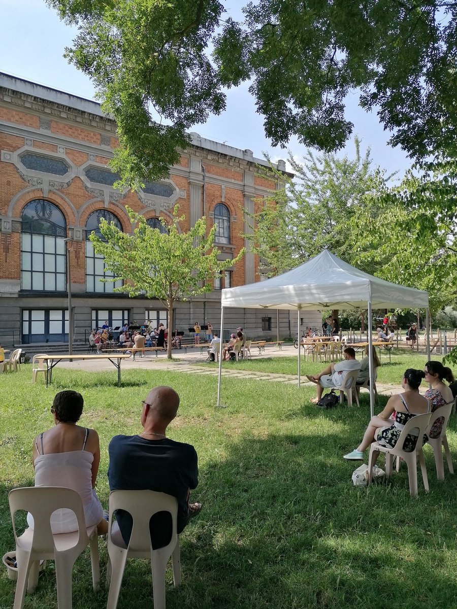 JulienPoix's tweet photo. C'est parti pour une nouvelle édition de la fête de la musique et c'est partout dans #Lille, pas uniquement en centre ville ! Merci à l'orchestre d'Harmonie de Fives pour ce concert au cœur du très beau square des Mères avec pour decor la magnifique salle des fêtes de #Fives🎺 https://t.co/eGe6brTxpA
