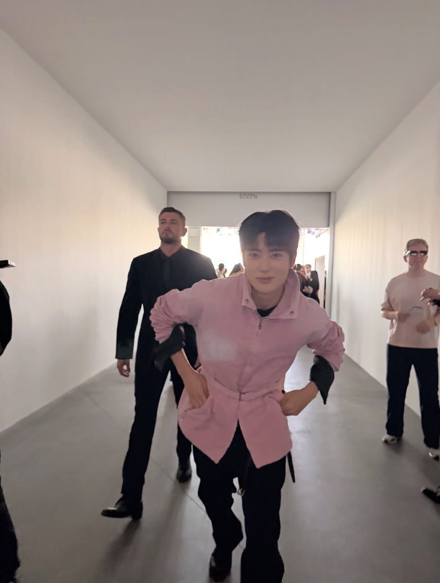 fllhove's tweet photo. 아이 신나🕺🪩 https://t.co/LB4nXnrwvA