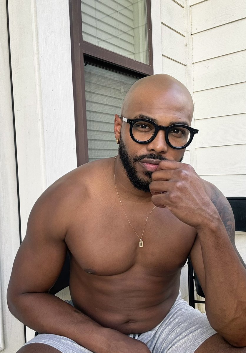 MusiqCityWalls's tweet photo. I’m Bald &amp; I Love It. https://t.co/YbXnbdGL58