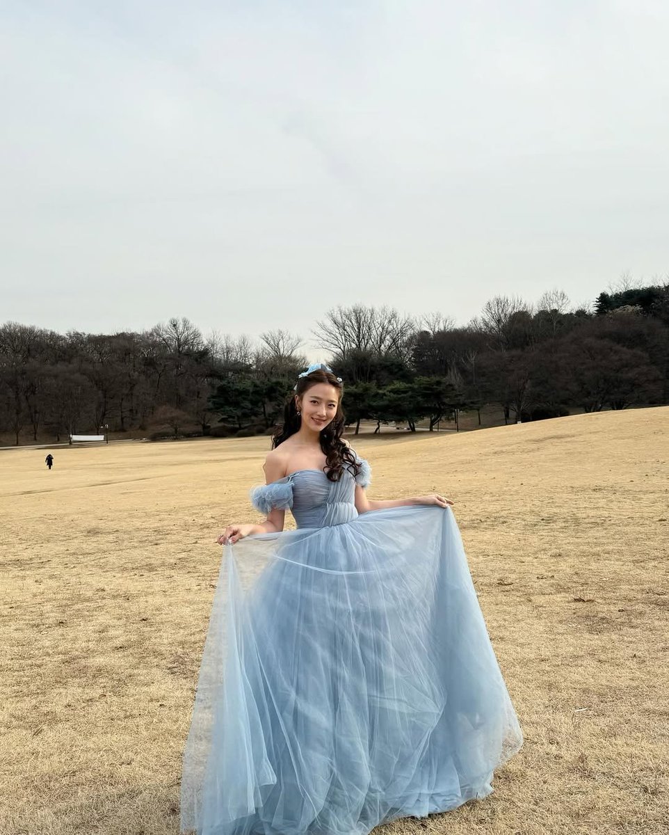 eunchaejung_'s tweet photo. Walking into my fairytale dream, one puffy blue moment at a time. It feels like magic out here in the open field, just waiting for the happy ending to begin. Who says princesses cannot be a little playful sometimes? This is definitely my Cinderella moment. 💙✨ https://t.co/1JWx9KFNpg