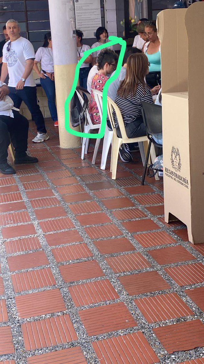 tobonvillada's tweet photo. Denuncia:

- Reportan: “Mesa 10 mater dei, Jurado con material de ivan cepeda, ya se reporto a policia, nuestros testigos dicen q no se hizo nada frente al caso” https://t.co/VKsjvP8kGQ