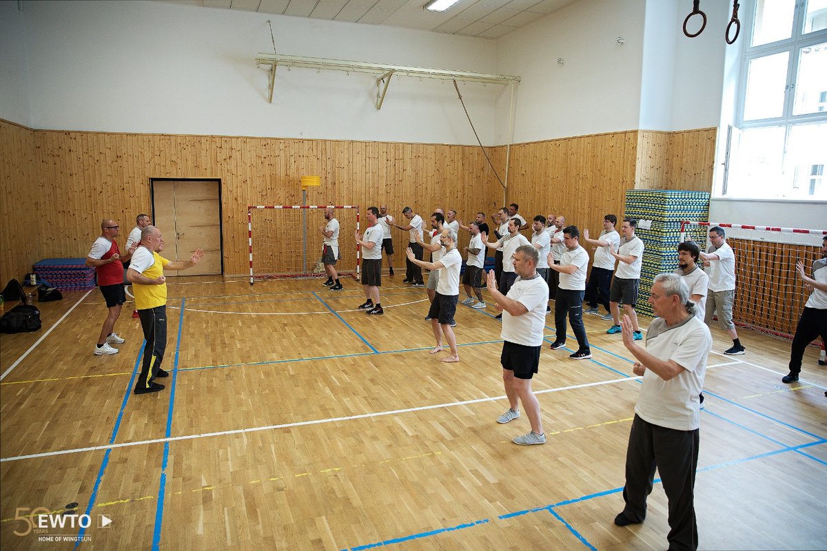 GM_Koenig's tweet photo. 🥋 Lehrgang Prag – volle Halle, volle Energie! HG-Teil, Sparring, Prüfungen, Urkunden. Dank ans Prager Team: Sifu Jiří Schwertner, Lukáš Holub & Roman Lázénský + Matthias Gold (8. MG). Glückwunsch allen Geprüften! 🎉
#WingTsun #WT #EWTO #Praha https://t.co/5gctKl4Tgk