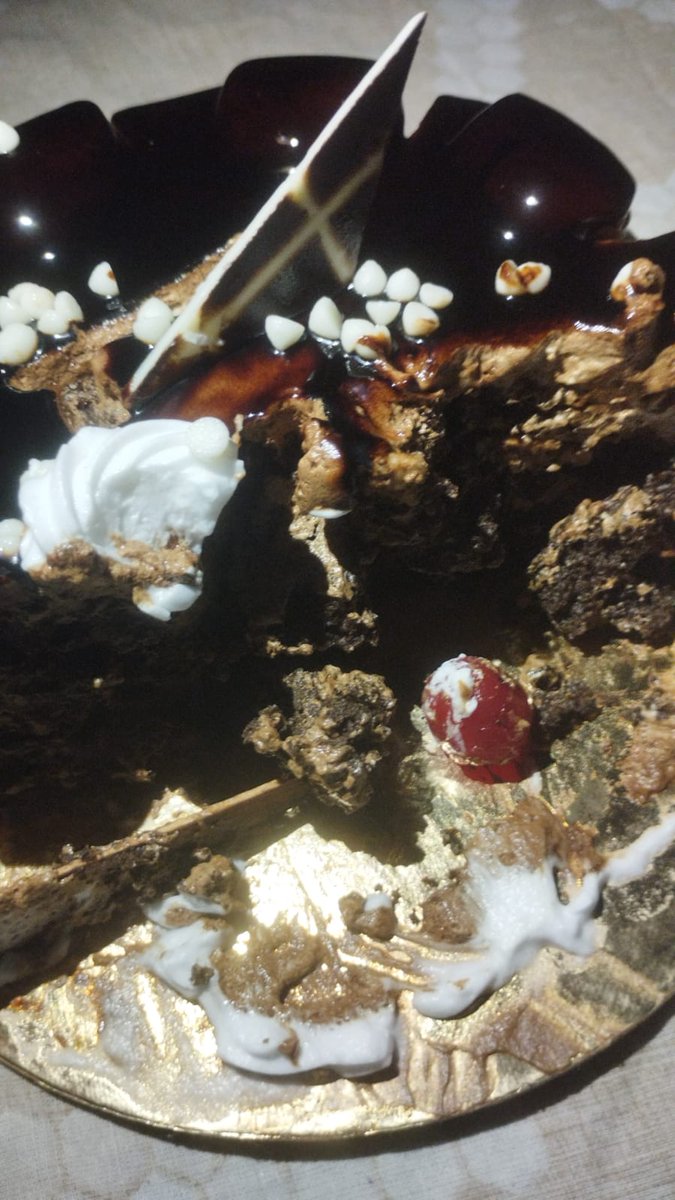 PriyaRa82084087's tweet photo. Is this the quality of food you deliver? Received stale and spoiled items. This is a serious health hazard. Your in-app support didn't resolve my issue properly. Requesting an immediate refund! @Swiggy @SwiggyCares  you spoiled my father's Day celebration. https://t.co/fjD6XMMmnB