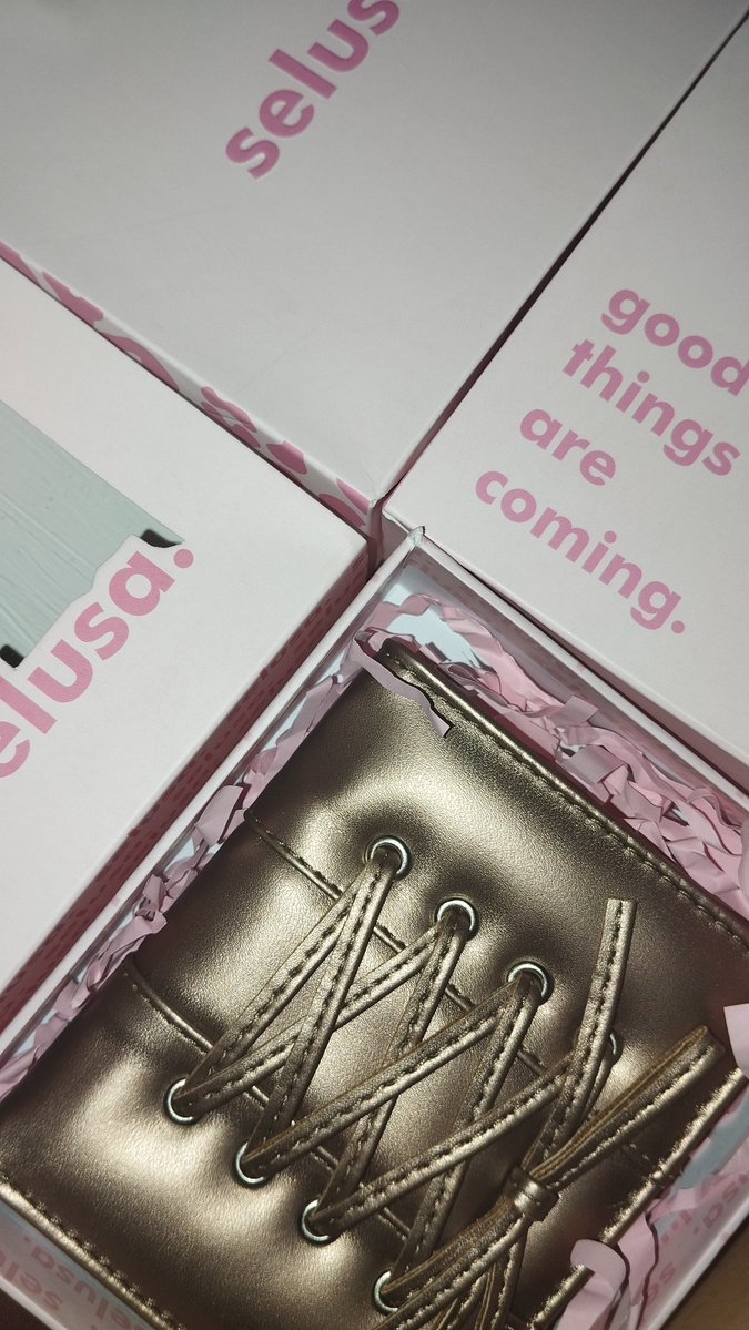 ReikaspaceX's tweet photo. LIST DOMPET CENTIL CEWE YANG AKU BELI DI TAHUN 2026 😋 (SELUSA COLLECTION) / Based on experience

A THREAD 🩷 -

- LOKAL BRAND https://t.co/6lLEupBXlv