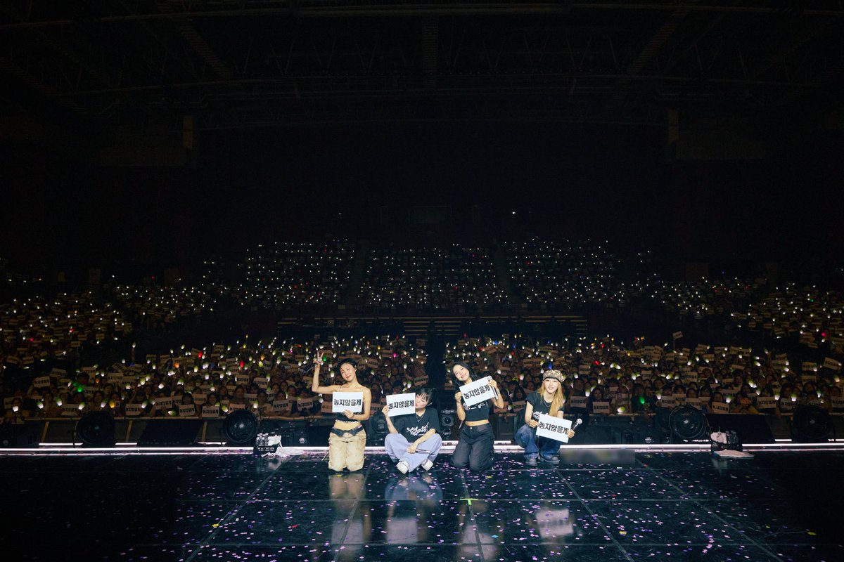 butterflwhee_'s tweet photo. 3일동안 마마무 그리고 무무들 모두 수고많으셨어요!!
오랜만에 완전체 봐서 너무너무 좋았고
행복한 추억 가득 담아줘서 고마워
우리 다음에 또 보자! 놓지않을게 ෆ

#마마무는계속된다 💚 https://t.co/sc8mKHpCB1