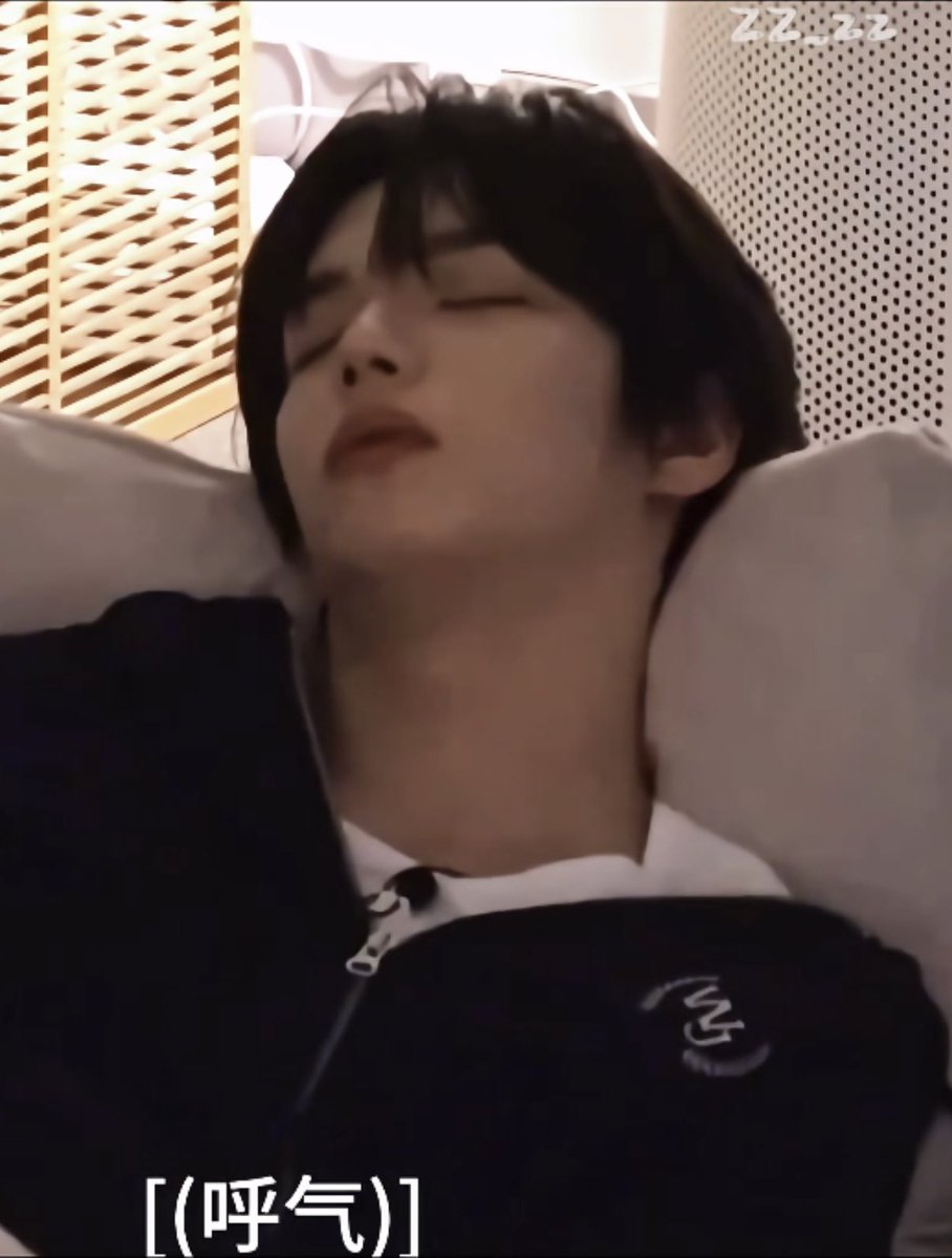 bellaforhamin's tweet photo. Hamin, because of you, I started working out too. I’ve got a glutes and leg session at 10:30 tomorrow morning. I’m so sleepy and ready for bed. 😴
#하민 #HAMIN #SMTR25 #LEEHAMIN #ハミン https://t.co/KHXy9Tvyt8