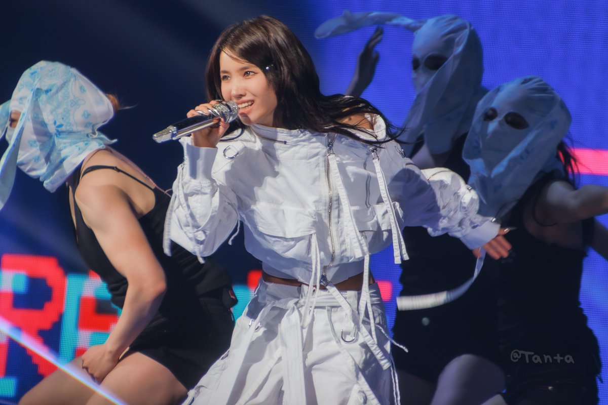latatanta's tweet photo. 260621 i-dle WorldTour in Yokohama
#아이들
#IDLE
#소연 #SOYEON
#ICEBLUERABBIT https://t.co/qX4pEAf5wZ
