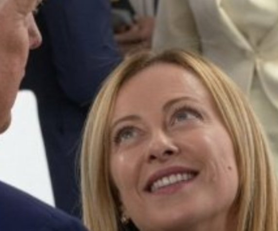 Nikitalastrega's tweet photo. GLI ULTIMI ISTANTI DI LECCATRICE DEL CULO DI TRUMP..VOGLIAMO RICORDARLA COSI'... https://t.co/GTPkiZwNxa