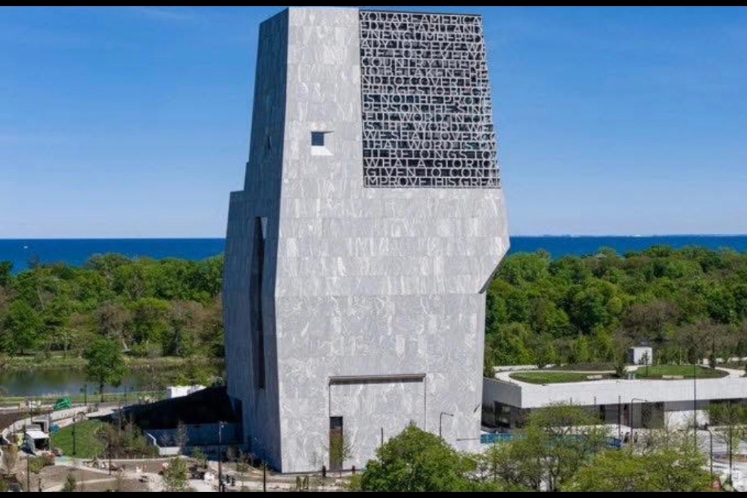 Daytobehappy's tweet photo. Obama is still apologizing for America but he should be apologizing for that ugly monstrosity he wasted almost a billion dollars on! https://t.co/G8J6LhDd7p